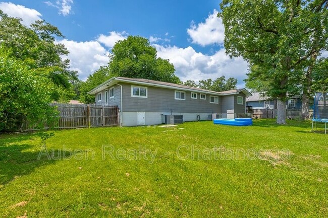 Building Photo - 2806 Silverdale Rd