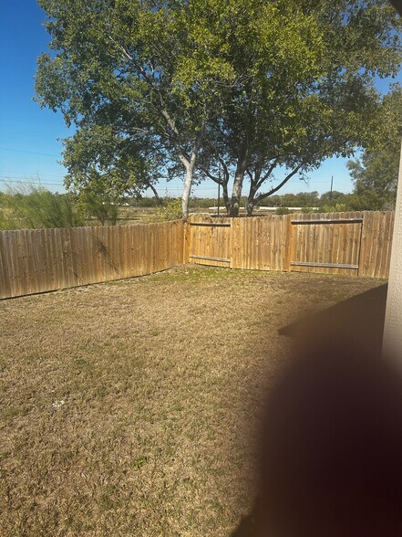 Building Photo - Room in Apartment on Harbor Lndg