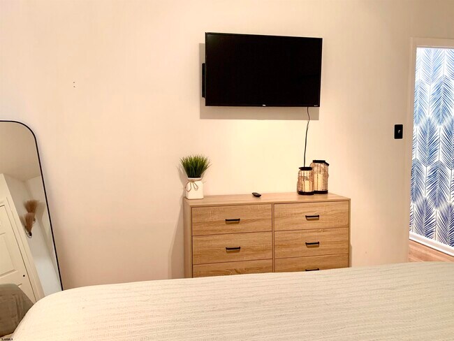 Building Photo - 9706 Ventnor Ave