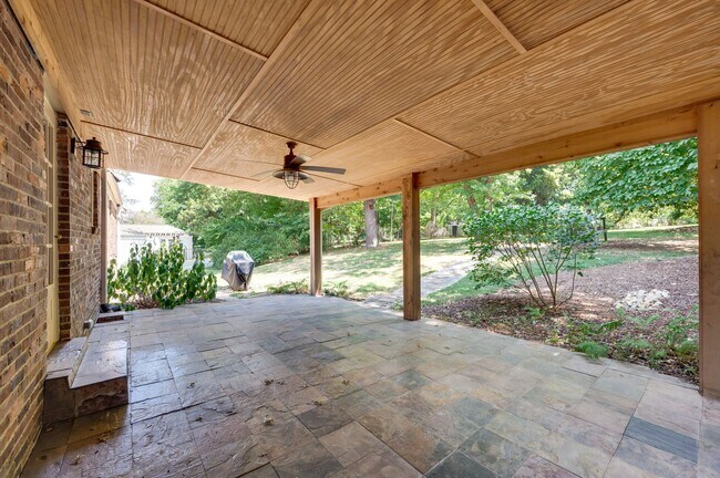 Building Photo - 5040 Stillwood Dr