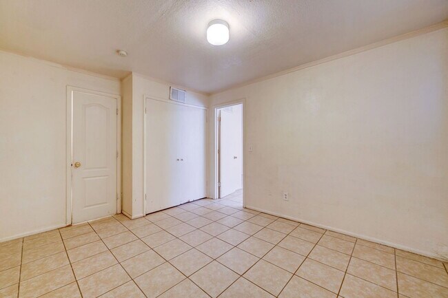 Building Photo - 251 W Northern Ave