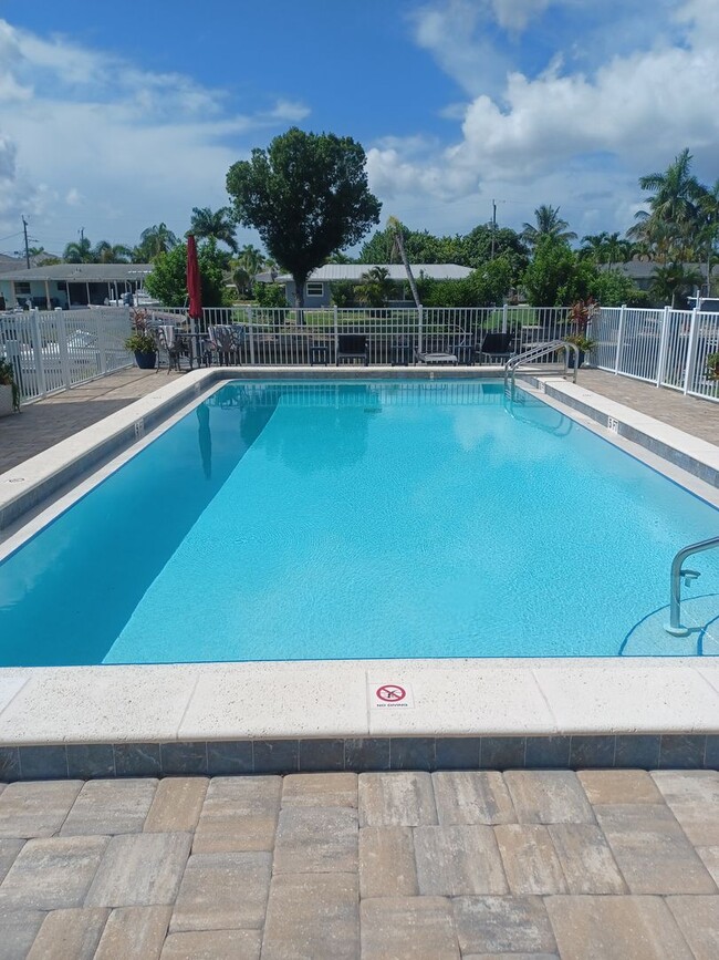 Building Photo - 208 Cape Coral Pkwy E