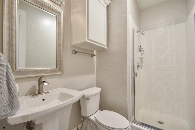 Building Photo - 4526 Lakeside Meadow Dr