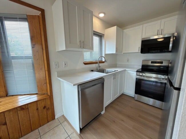 Building Photo - 1307 Rufina Ln