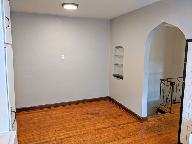 Building Photo - Tower Grove South - True 1 bedroom. Historic Charm