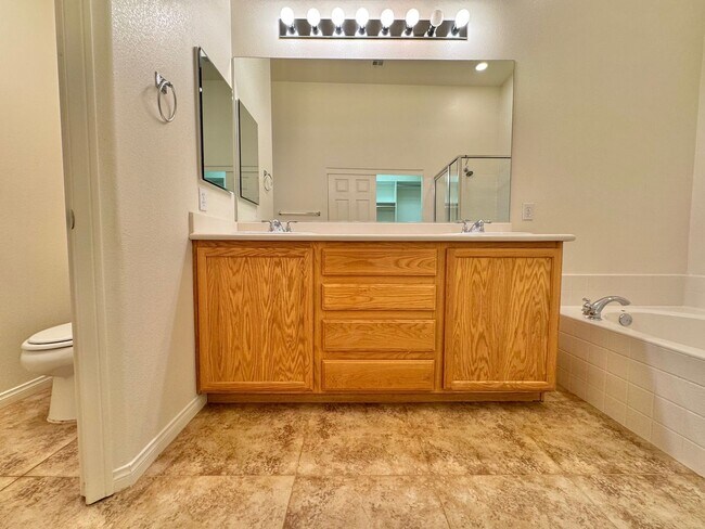 Building Photo - BEAUTIFUL 3 BEDROOM CONDO IN THE STETSON R...