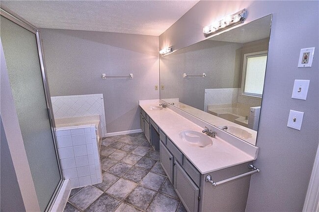 Building Photo - 4840 Jones Bridge Pl Dr