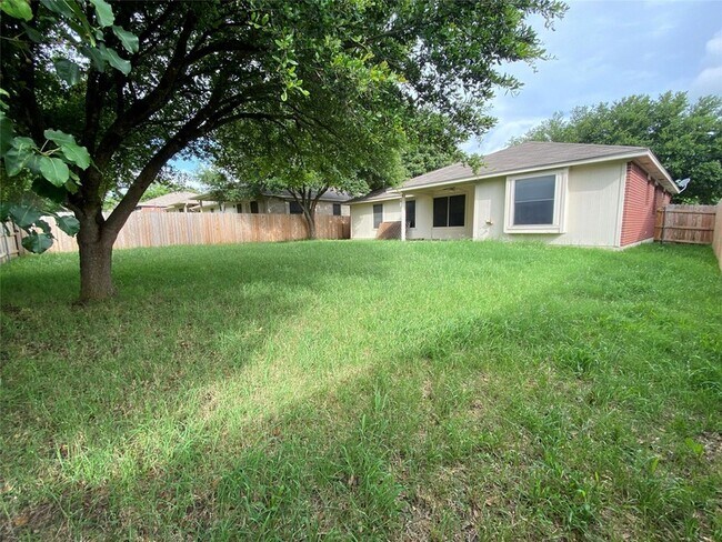 Building Photo - 2402 Hallie Ln