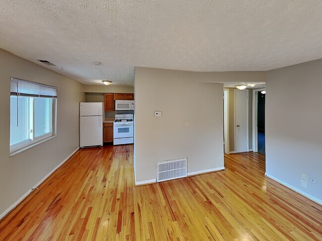 Building Photo - 350 E 12th Ave