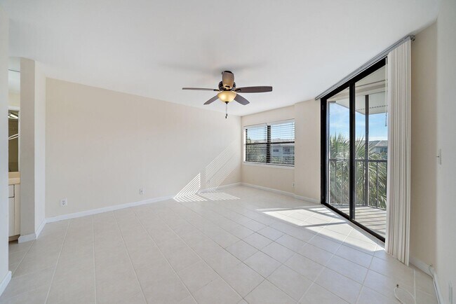 Building Photo - 243 Bay Colony Dr N