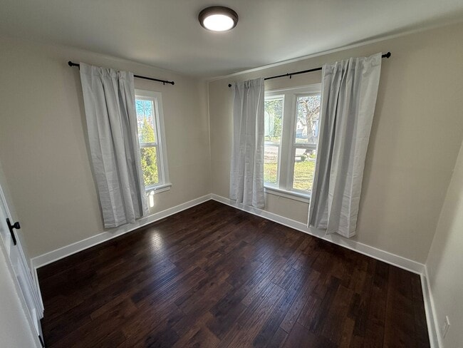 Building Photo - Newly Renovated 3 Bed, 1 Bath House w/ Bonus Room!