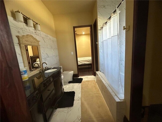 Building Photo - 5611 Rickert Dr