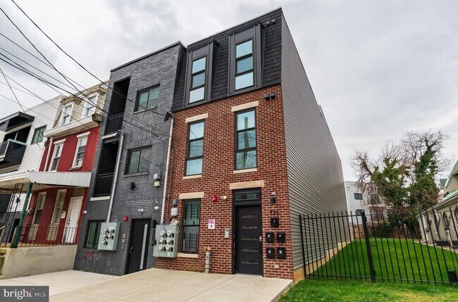 Building Photo - 720 N Preston St
