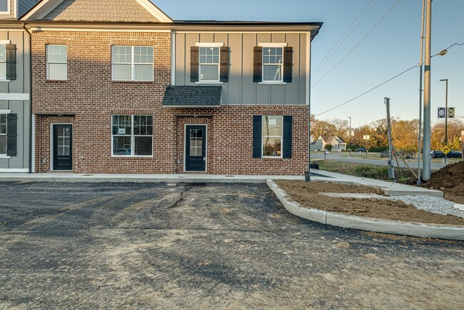 Building Photo - Harding Townhomes
