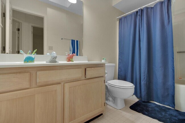 Building Photo - 407 Parkwood Pl