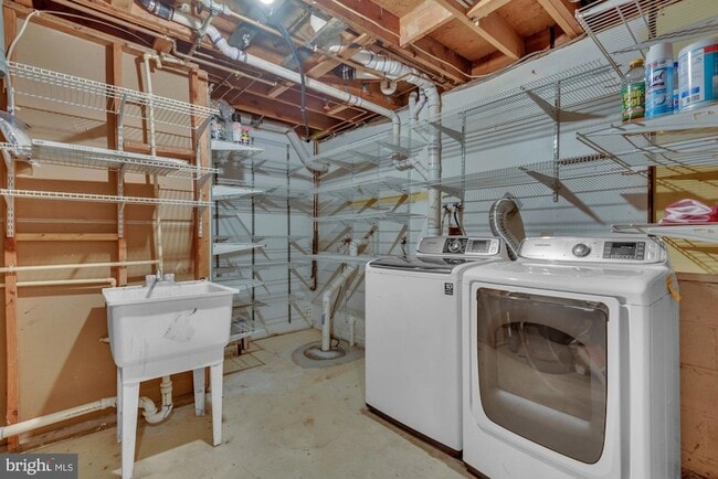 Building Photo - 8856 Youngsea Pl