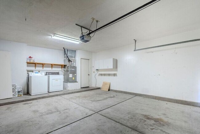 Building Photo - Pending/ Rented - Charming 3-bedroom, 2-ba...