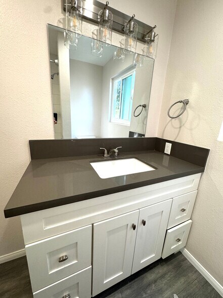 Building Photo - 600 E Harvard Rd