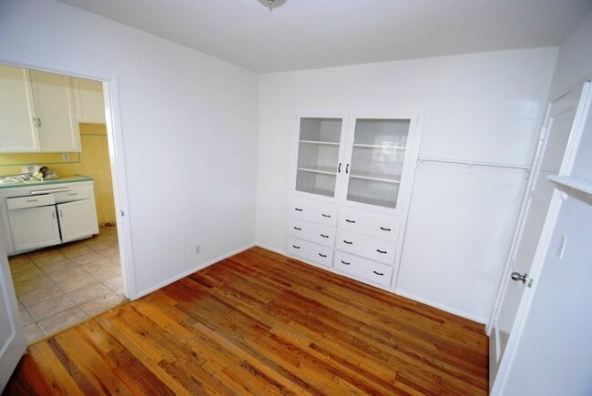 Building Photo - **AVAILABLE TO SEE**  3BR/1BA LAKEWOOD HOME NEAR MALL $3600.00