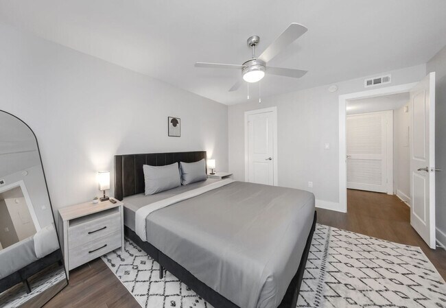 Building Photo - 4301 W Cleveland St