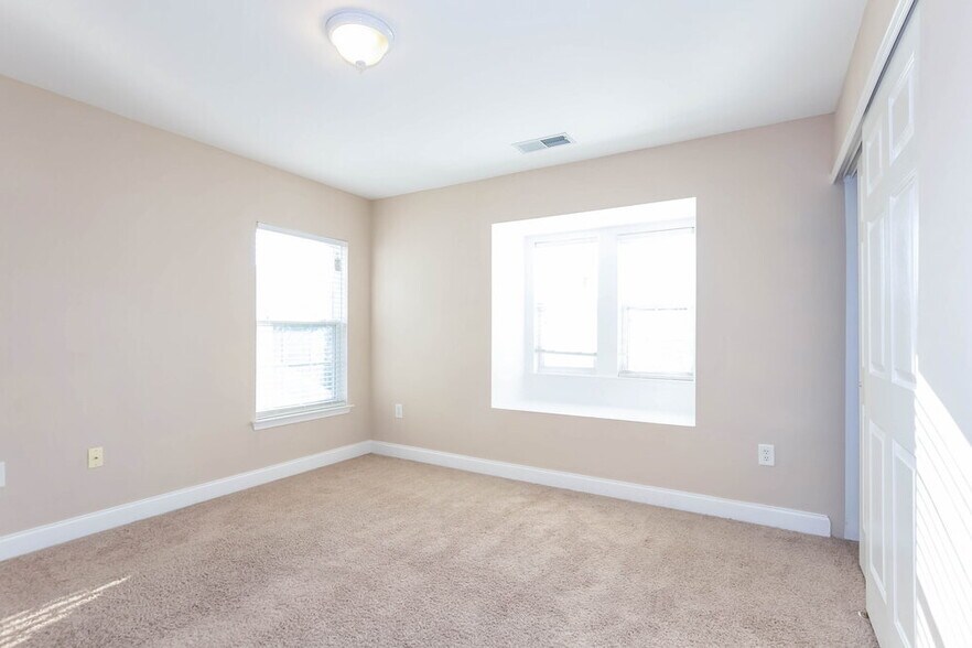 Building Photo - 13633 Coram Pl