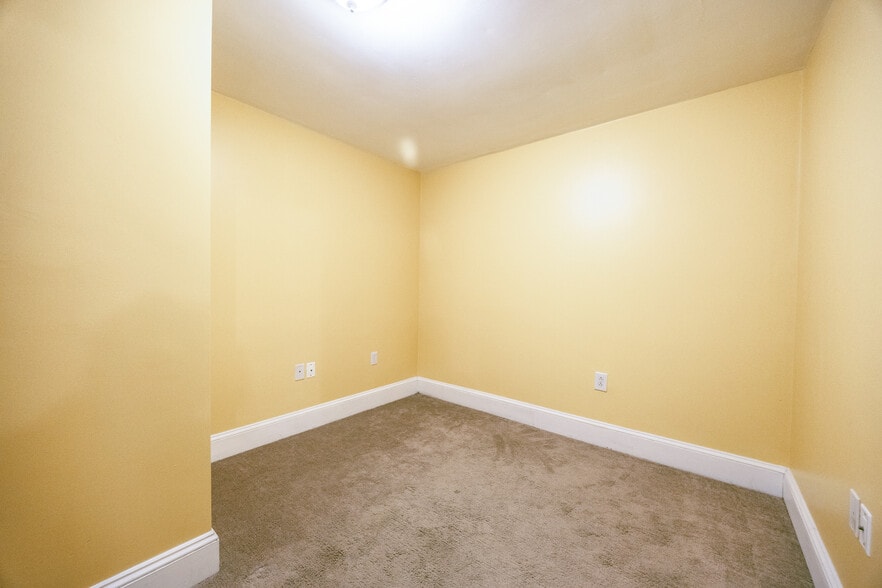 Building Photo - 426 Mount Hope St