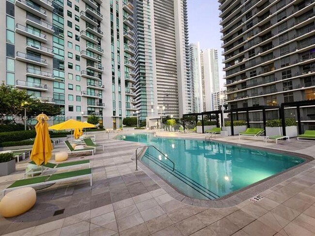 Building Photo - 501 NE 31st St