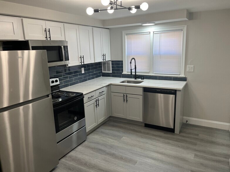 Building Photo - 332 Park Ave