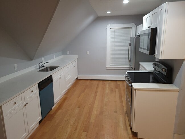 Kitchen - 281 Ash St