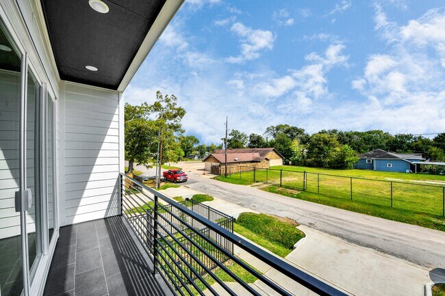 Building Photo - 6949 Foster St