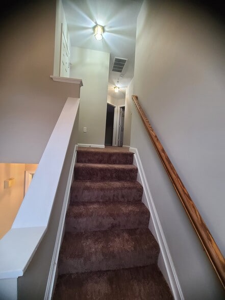 Building Photo - 2714 Stanton Rd SE