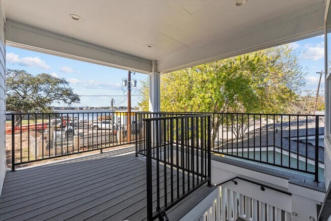 Building Photo - 1910 Bayou Shore Dr