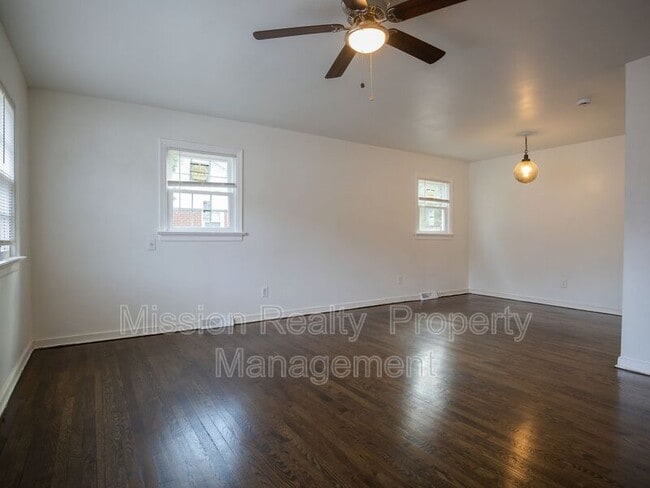 Building Photo - 3012 Glenan Dr