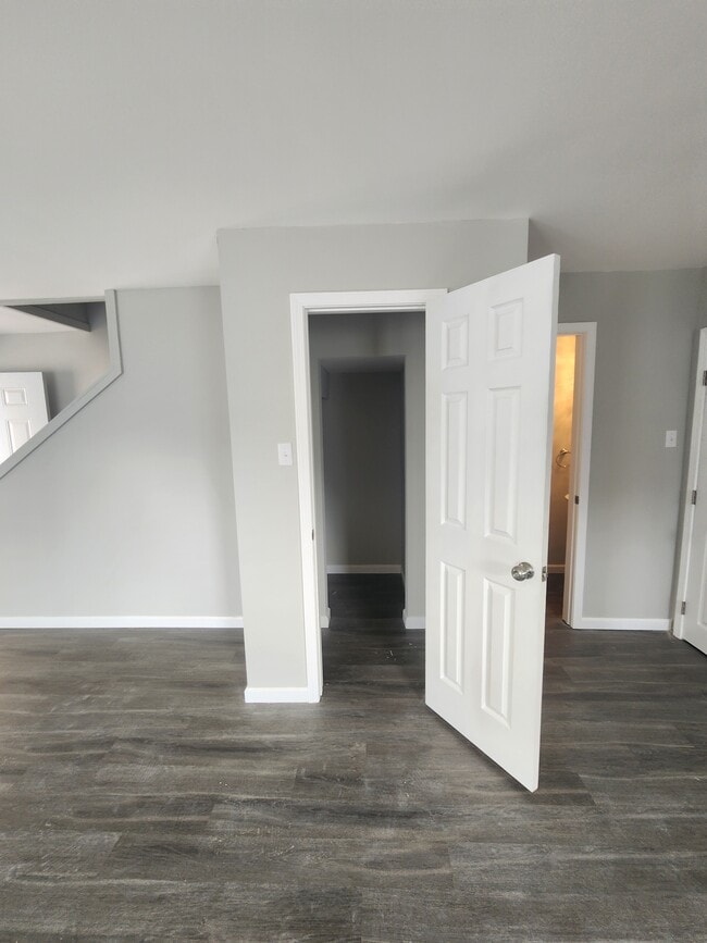 Building Photo - 205 River Oaks Dr