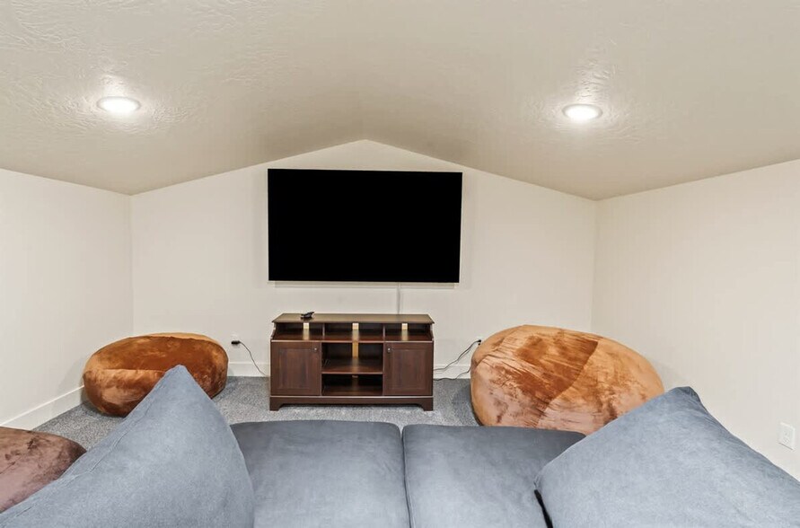 Building Photo - 306 CM Rdg Ln