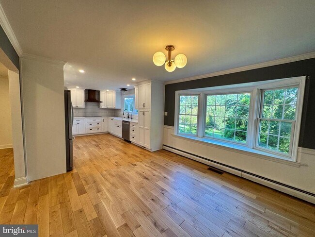 Building Photo - 765 Farnum Rd