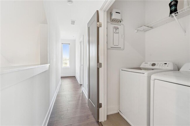 Building Photo - 1207 Chelsea Cir NW