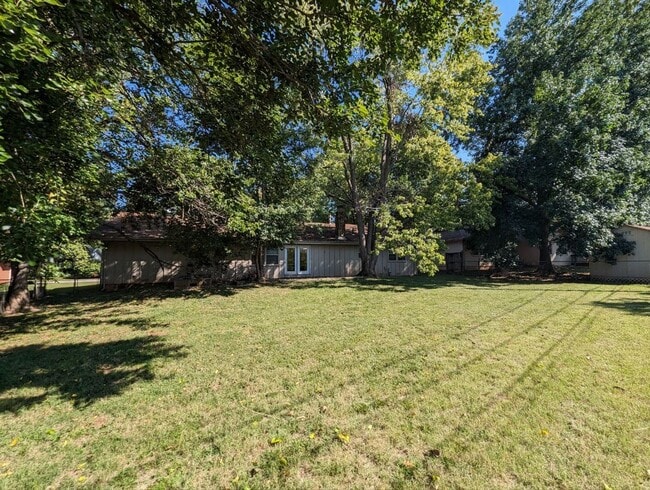 Building Photo - Primrose Market Place - Battlefield Mall A...