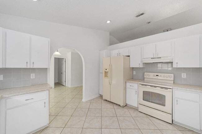 Building Photo - 12136 SW 41st Pl