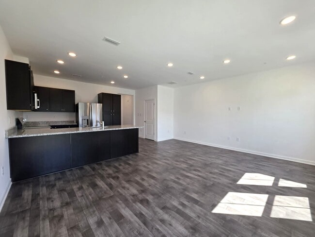 Building Photo - 222 Clement Lp