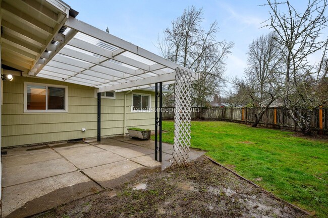 Building Photo - Freshly Updated 3 bed, 2 bath home in Tiga...