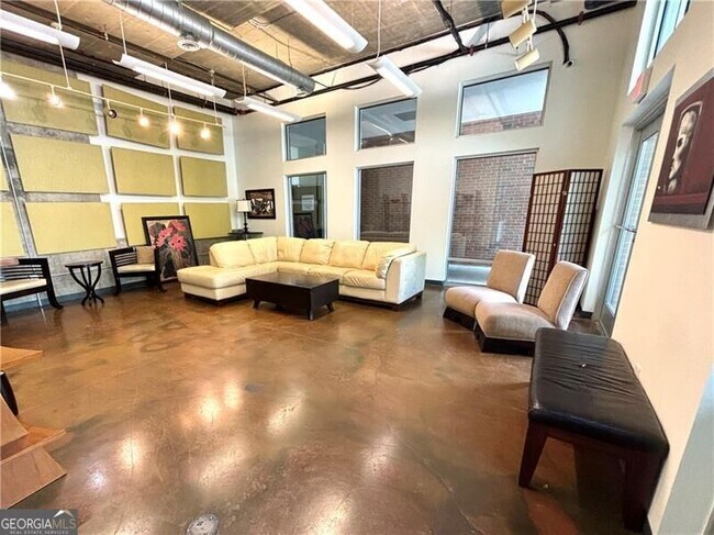 Building Photo - 620 Glen Iris Dr NE