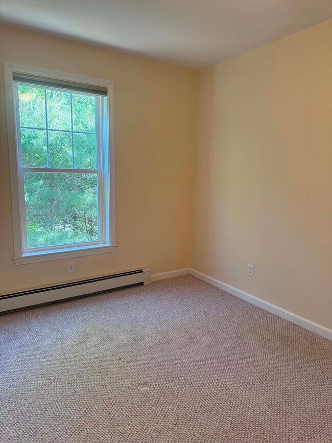 Building Photo - Brunswick Condo End Unit 2BR/1.5BA
