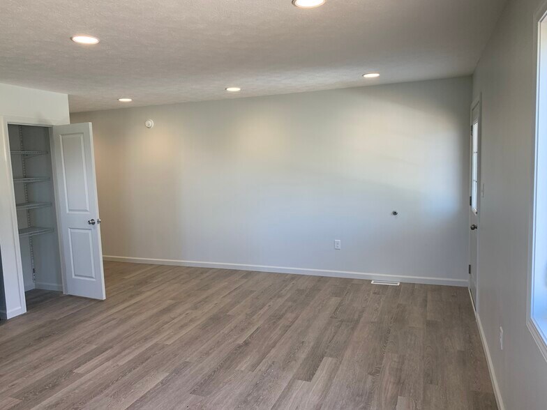 Building Photo - 3973 N 150 W