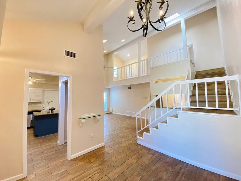 Building Photo - 3636 Country Club Dr W