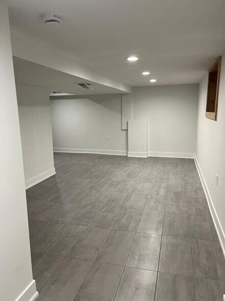 Building Photo - 5624 N Marmora Ave