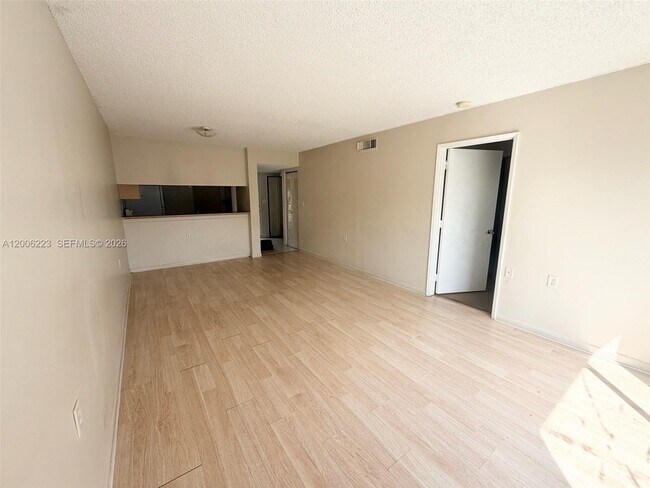 Building Photo - 960 Lake Victoria Dr