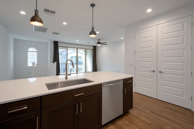 Building Photo - Like Brand New Luxurious Modern 3 Bedroom 2 Bath Townhome in Warner Meadow – Rare Rental Opportun...