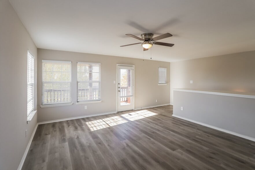 Building Photo - 628 Rockbrook Dr