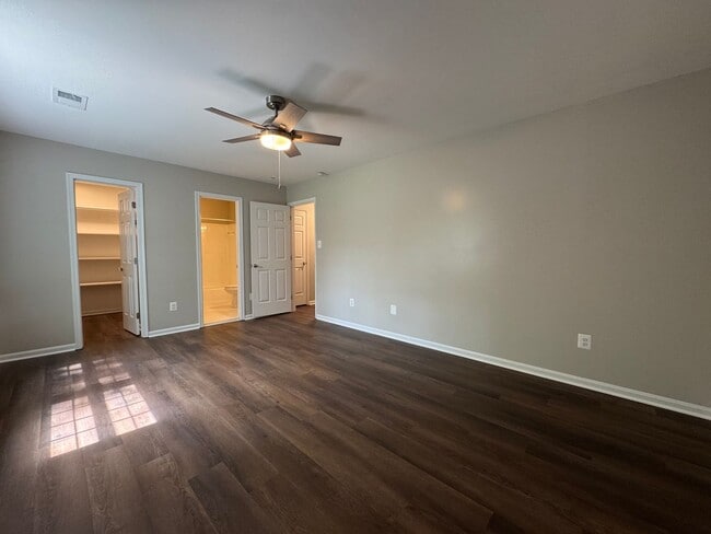 Building Photo - Stunning 4 Bed 3.5 Bath Home With Deck And...